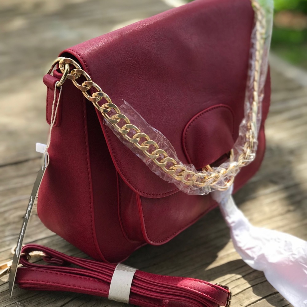 ✨SALE✨Perfect Chain Crossbody Purse - Picture 3 of 4